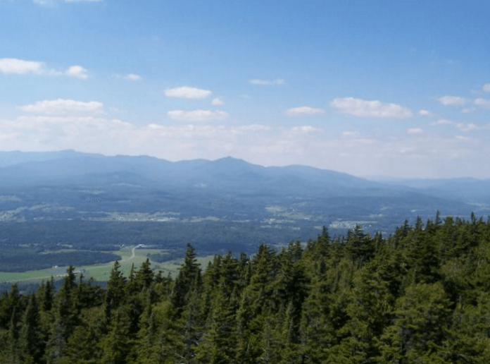 Cheap Vermont vacation lodging & golf package Stratton Mountains Black Bear Lodge