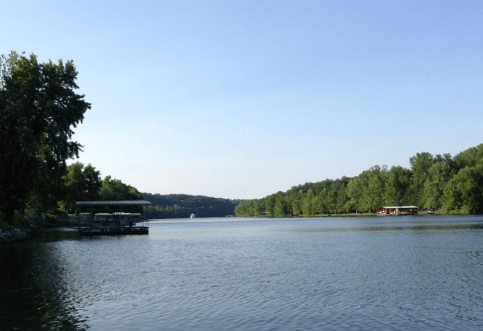 Still Waters Lakefront Resort discount Branson Missouri vacation deal