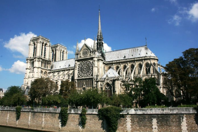 Tour Paris France at a discount savings on Europe trip