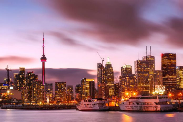 Toronto hotel deals save money on Ontario Canada trip