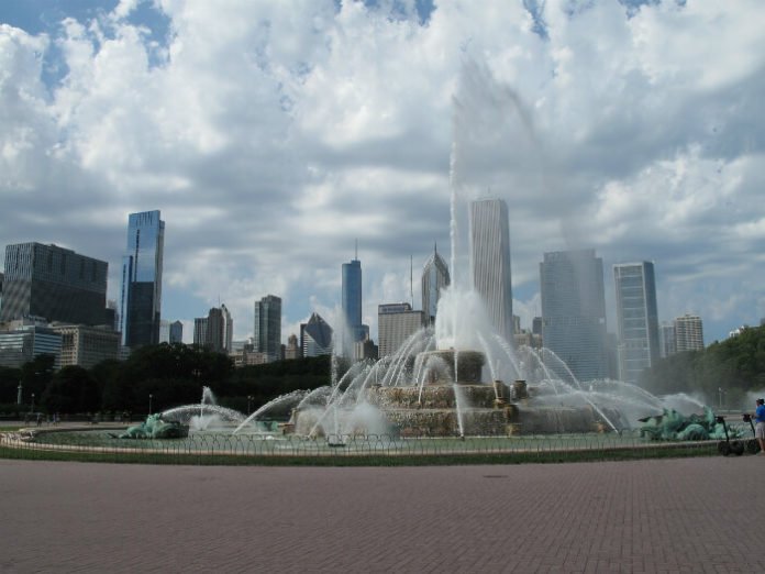 10% off Chicago Big Bus Tour see Millennium Park, Aqua, Palmer House Hilton, Holy Name Cathedral