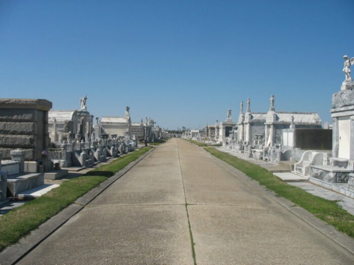 New Orleans garden cemetery historic landmark monument celebrity home tour savings