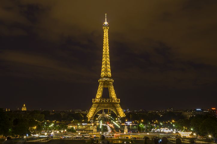 Deals on Roundtrip Flights from Chicago to Paris | Green