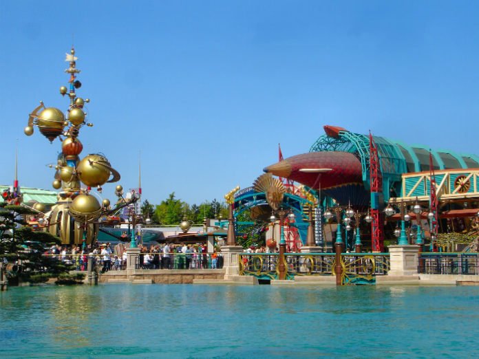 Disneyland Paris vacation package deal cheap flight hotel from US to Paris France