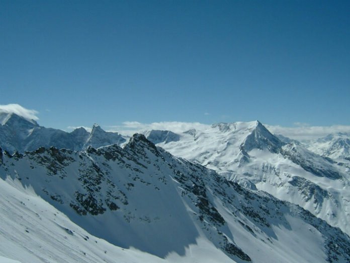 French Alps Christmas skiing vacation 25% off includes ski snowboarding equipment pass hotel