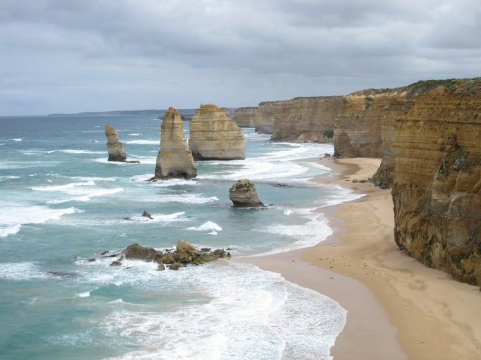 Great Ocean Road tour savings half off see Twelve Apostles Shipwreck Coast