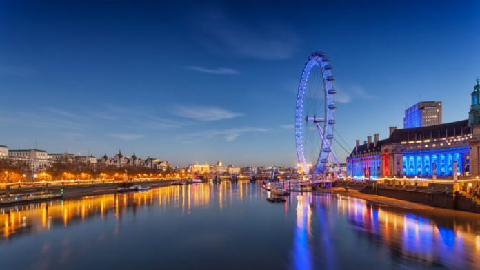 Cheap roundtrip flight from Chicago to London for under $400