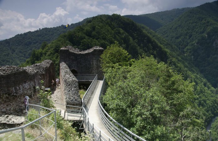 Discounted Dracula tour see Poenari old Transylvania
