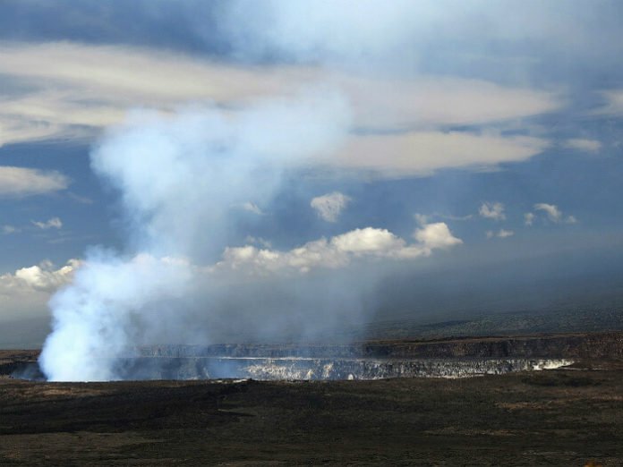 Hawaii Big Island tour see volcanoes craters museums at savings