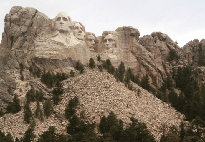 Save money at hotel in Rapid City South Dakota 30 minutes from Mount Rushmore