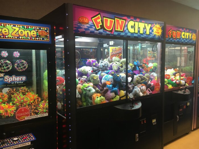 arcade games Pigeon Forge hotel game room