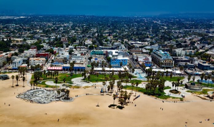 Cheap roundtrip nonstop airfare from Chicago to LA for under $100