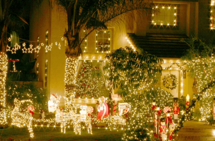 Save 25% off Newport Beach CHristmas Tour see decorated boats & bayfront estates