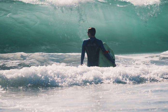 Win 6 guest stay at Maui villa, roundtrip airfare to Hawaii, surf lessons, helicopter tour, snorkeling