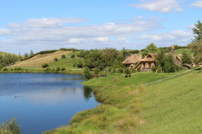 Save $312 on New Zealand tour see Hobbiton, Waitomo Glowworm Caves, Agrodome