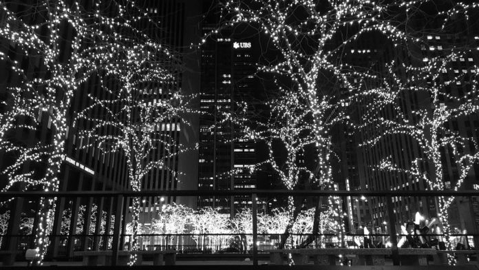 Ways to save money spending Christmas in NYC Christmas Spectacular Rockefeller Center CHristmas Tree hotel deals