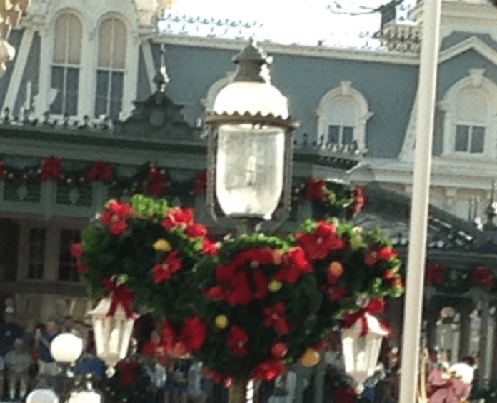 10 reasons to go to Disneyland & California Adventure at Christmas parade festival shows entertainment