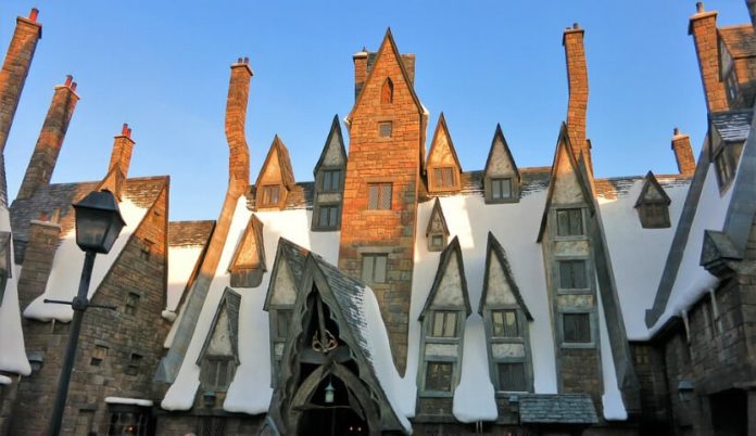 5 reasons to spend Christmas at Universal Studios Orlando: Wizarding World of Harry Potter, Grinch, holiday parade