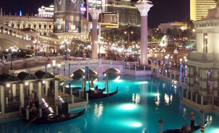 Cheap New Year’s Eve Trip Flight San Francisco to Las Vegas | Green Vacation Deals