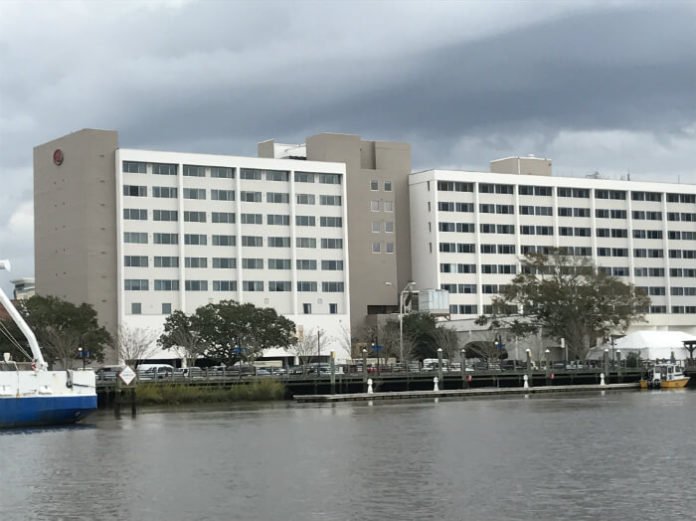 Save 20% at Hilton Wilmington Riverside hotel on boardwalk of Cape Fear River