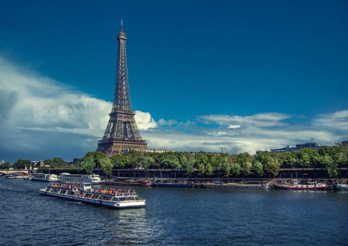 Paris hotel & Seine River Cruise holiday package deal