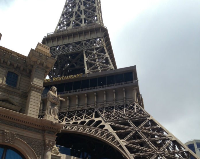 Discounted price for Paris Las Vegas proposal spot, romantic place for Valentine's Day