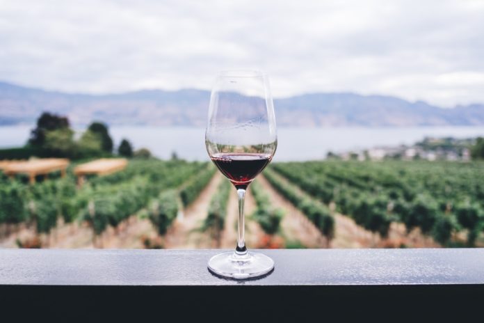 Okanagan Valley BC winery area hotel discount price Kelowna Canada