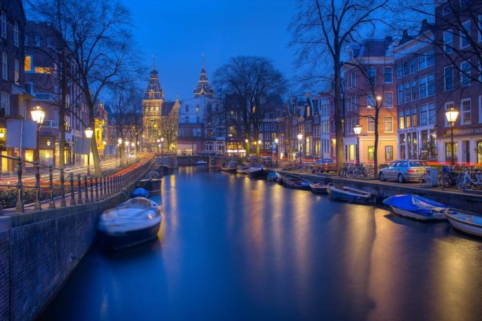 Save 10% on 2-hour evening canal tour in Amsterdam Netherlands