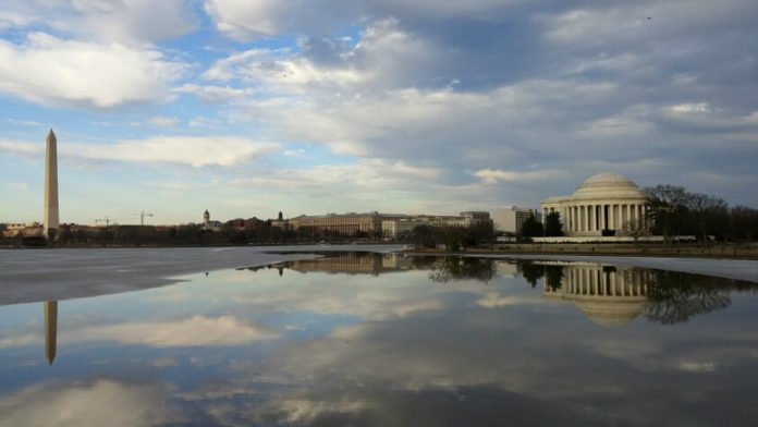 Discounted price for Potomac River dinner cruise Washington DC