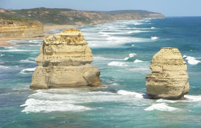 Great Ocean Road Australia tour see 12 Apostles koalas kangaroos 20% off