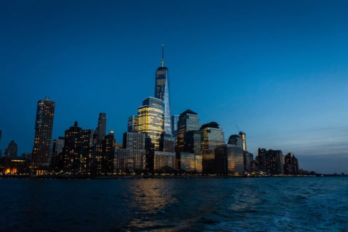 Discounted price for Valentine's dinner cruise on Hudson River Manhattan NYC