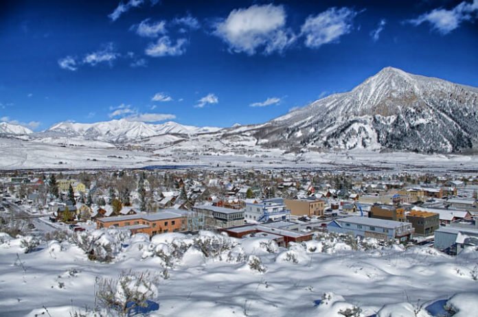 20% off Lodge at Mountaineer Square Crested Butte Colorado enjoy skiing snowboarding