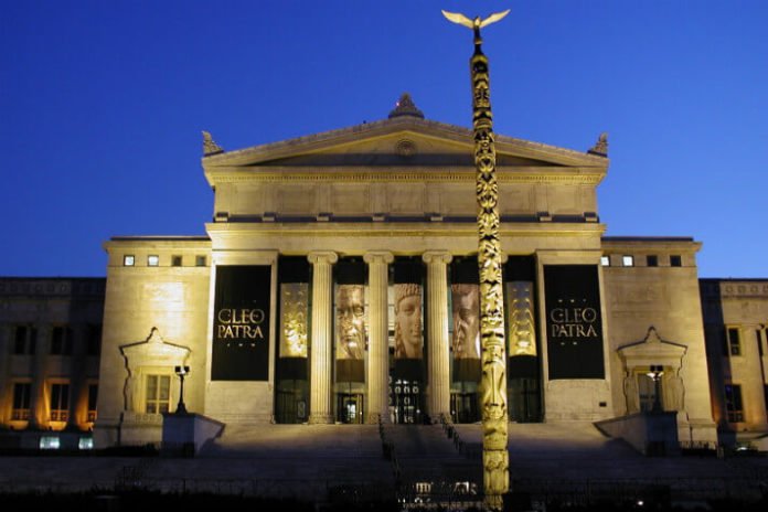 Save money on Chicago trip with discounted hotel explorer pass Field Museum show