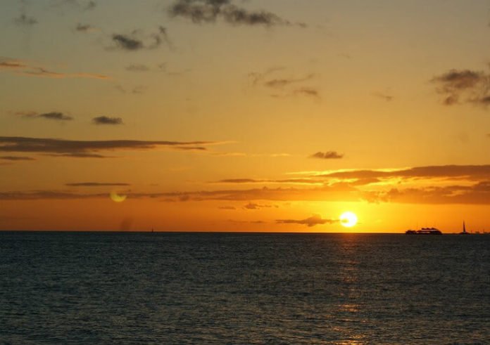 Discount price for Honolulu sunset cruises