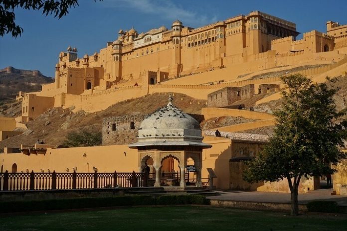 Save money on luxury Jaipur India hotels with discounted rates less than $75/night