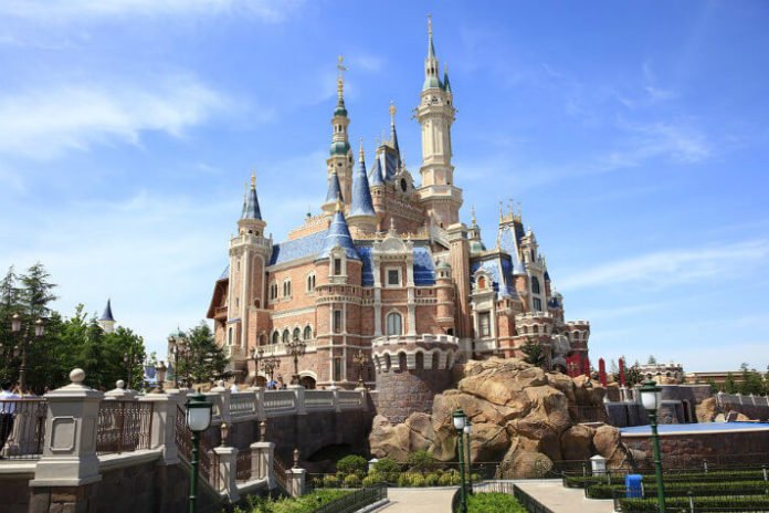 Stay at Rose Garden Hotel with free shuttle to airport & Shanghai Disney