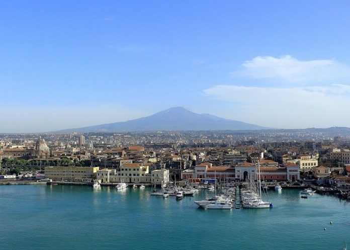 Flash sale up to 30% off flights from London to Italy, Malta