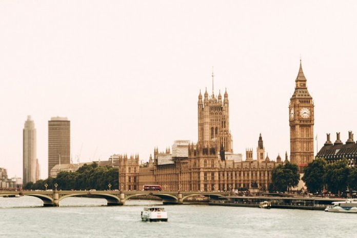 Save up to 50% off 4 & 5 star London hotels