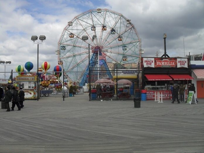 Discount thrill seeker ticket at Luna Park at Coney Island in Brooklyn