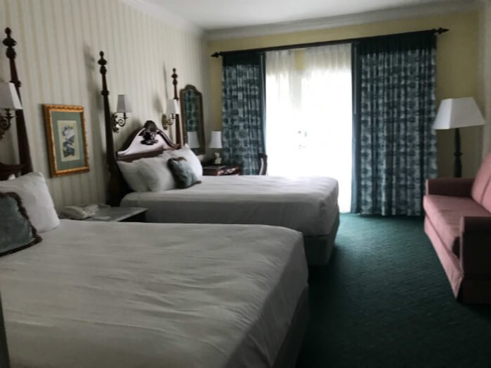 Spacious huge room at Walt disney world hotel within walking distance of EPCOT & Hollywood Studios