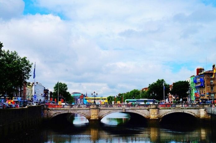 Dublin comedy bus sightseeing tour up to 40% Off sale