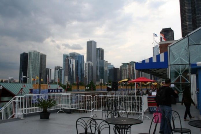 Save money at luxury hotel in downtown Chicago near navy pier