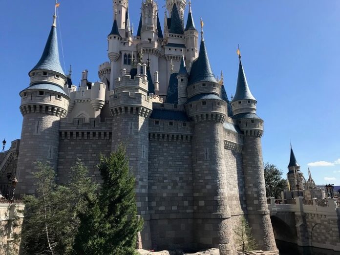 Top 10 website to use to save you money on Disney World hotel