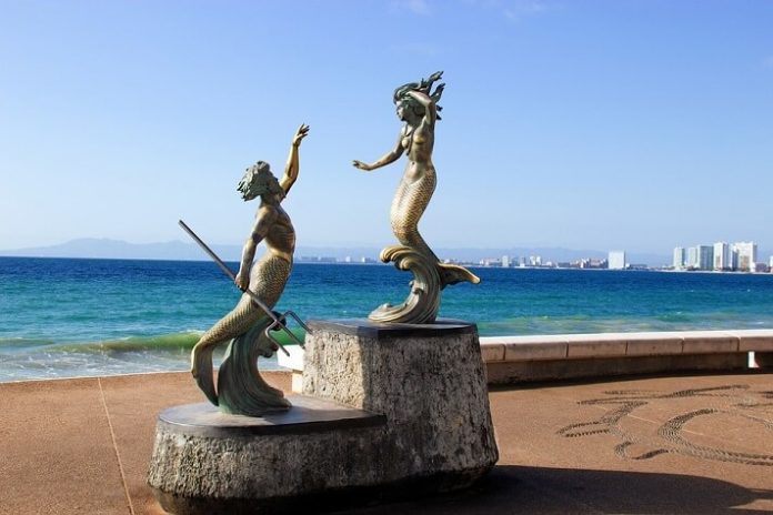 Save up to 66% on luxury 4-star & 5-star Puerto Vallarta Mexico hotels