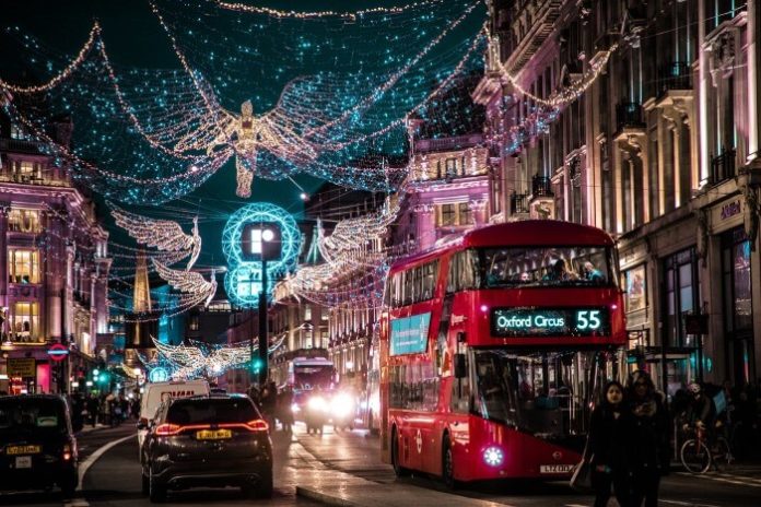 Discounted London tour of Christmas light & afternoon tea holiday season