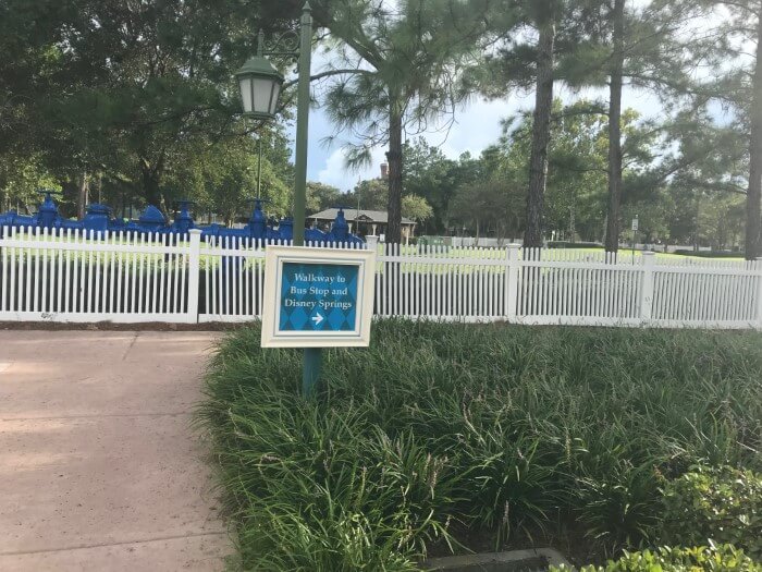 sign for Walkway to Bus Stop and Disney Springs at Saratoga Springs hotel