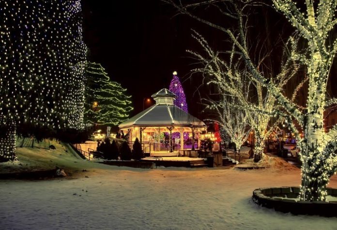 Save 50% on Leavenworth Christmas Lighting Festival Day Trip from Seattle