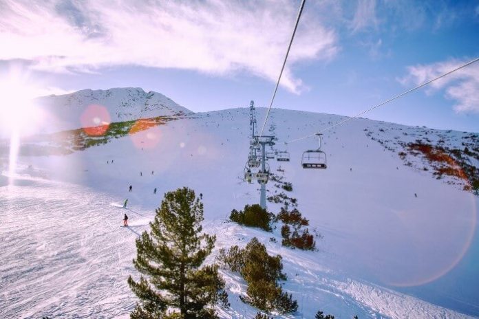 Enjoy snowboarding & skiing in Bansko Bulgaria in top hotels