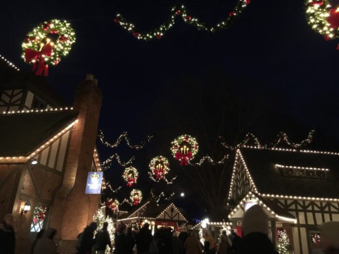 Discounted ticket prices for Williamsburg Virginia theme park Christmas Town holiday event