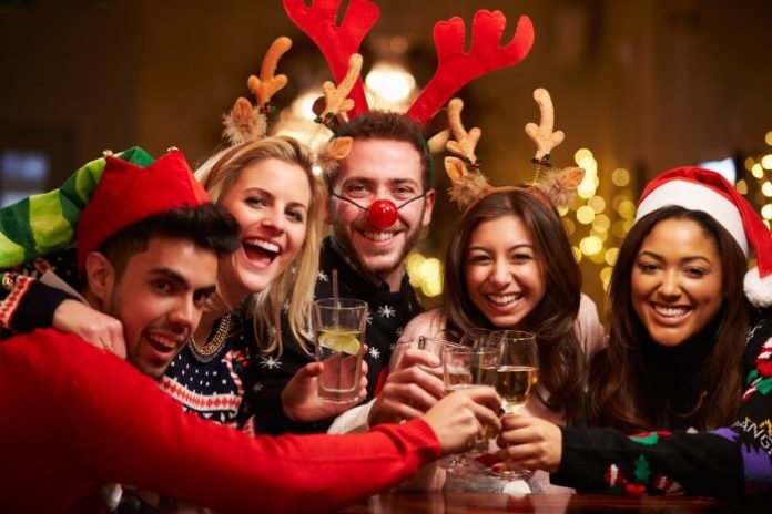 Enjoy drink specials, free holiday mug at Pittsburgh Christmas time bar crawl